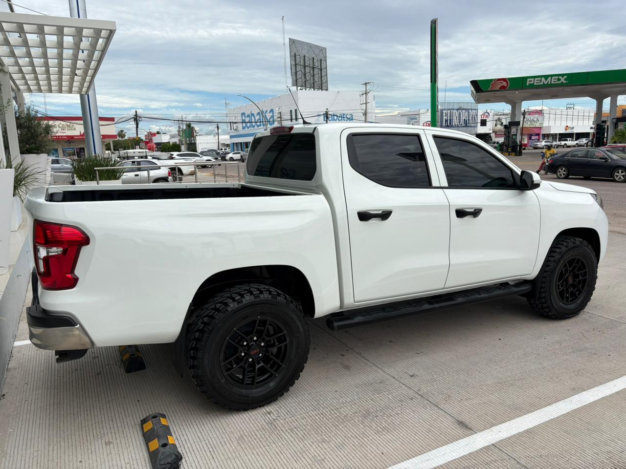 2023 Peugeot Landtrek Active 4x2 4 Gasolina 4p Camioneta
