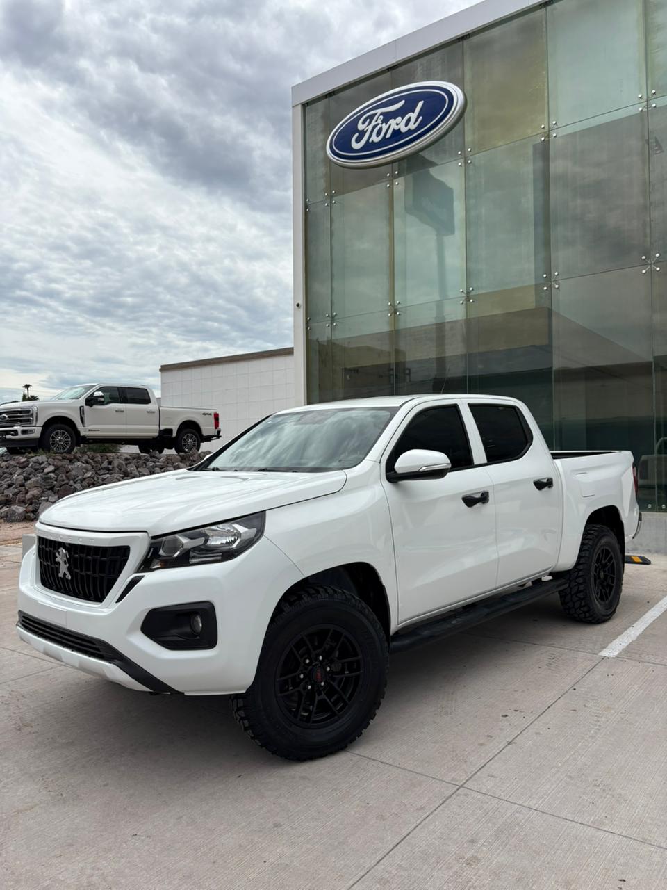 2023 Peugeot Landtrek Active 4x2 4 Gasolina 4p Camioneta